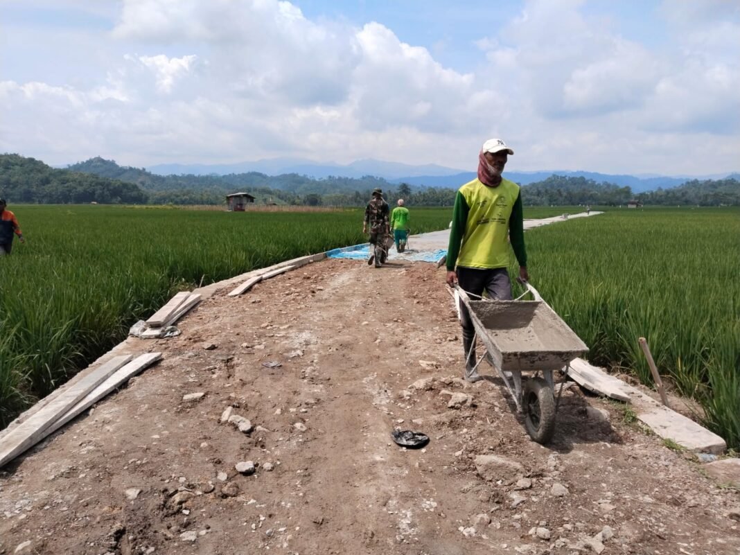 Semangat Gotong Royong di Tanjung Rejo Tak Surut Meski Berpuasa