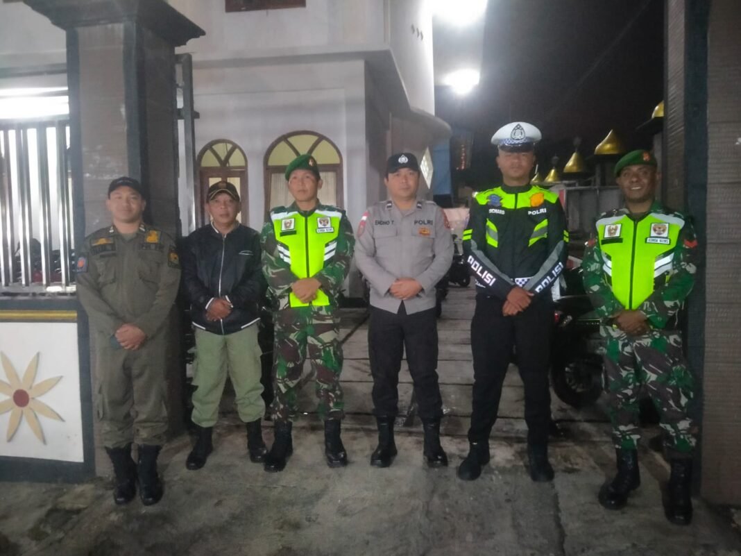 Pengamanan Sholat Tarawih oleh Koramil 1612-01/Ruteng di Bulan Suci Ramadan