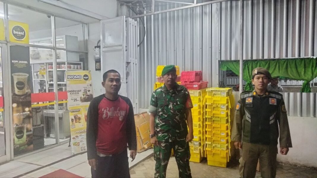 Sinergi Babinsa dan Satpol PP dalam Patroli Keamanan di Watang Pulu