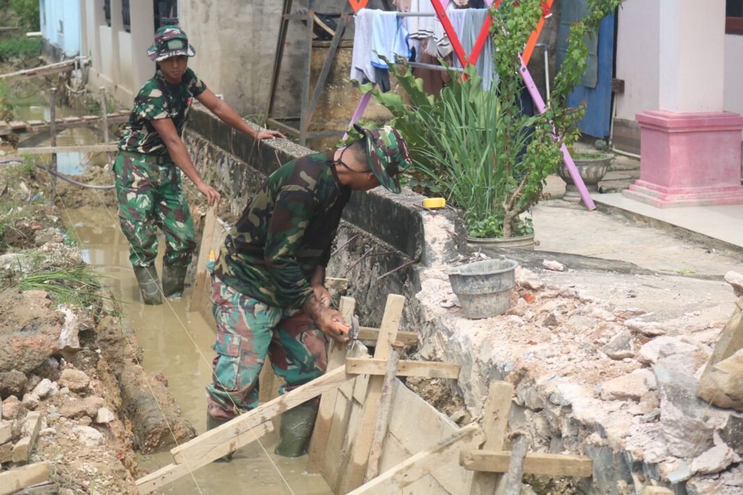 Satgas TMMD 127 dan Warga Kendari Gas Pol Pembangunan Drainase