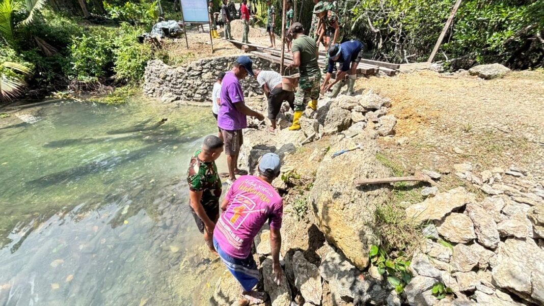 Kemajuan 45 Persen, Satgas TMMD 127 Kodim 1804/Kaimana Perkuat Jembatan di Kampung Marsi