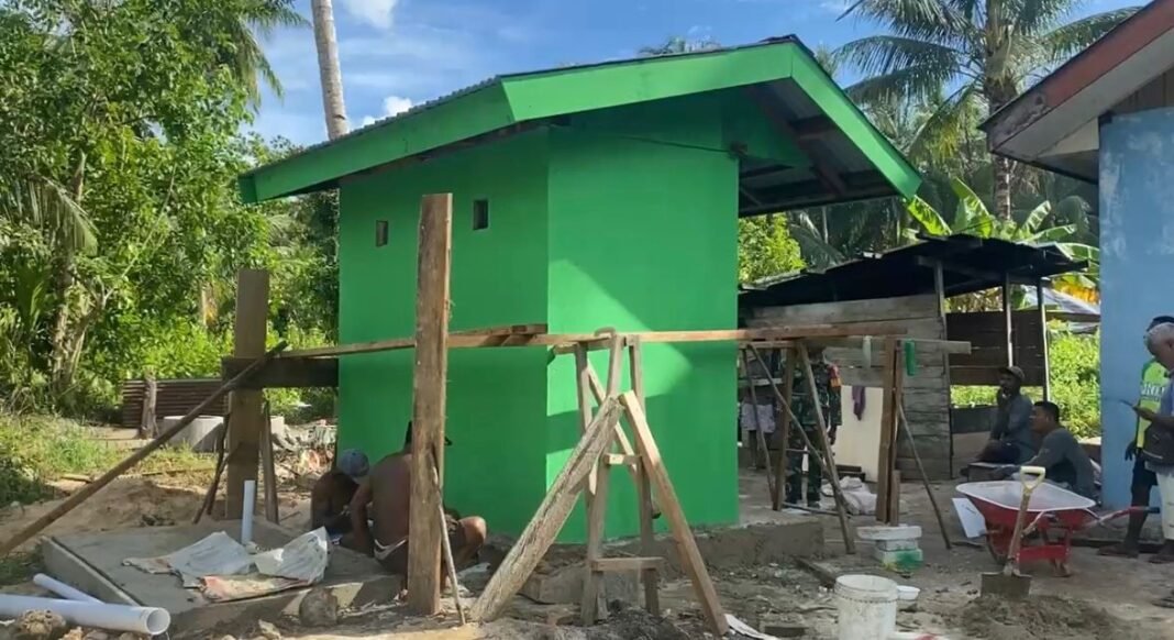 Pembangunan MCK TMMD 127 Kodim 1804/Kaimana Capai 77 Persen