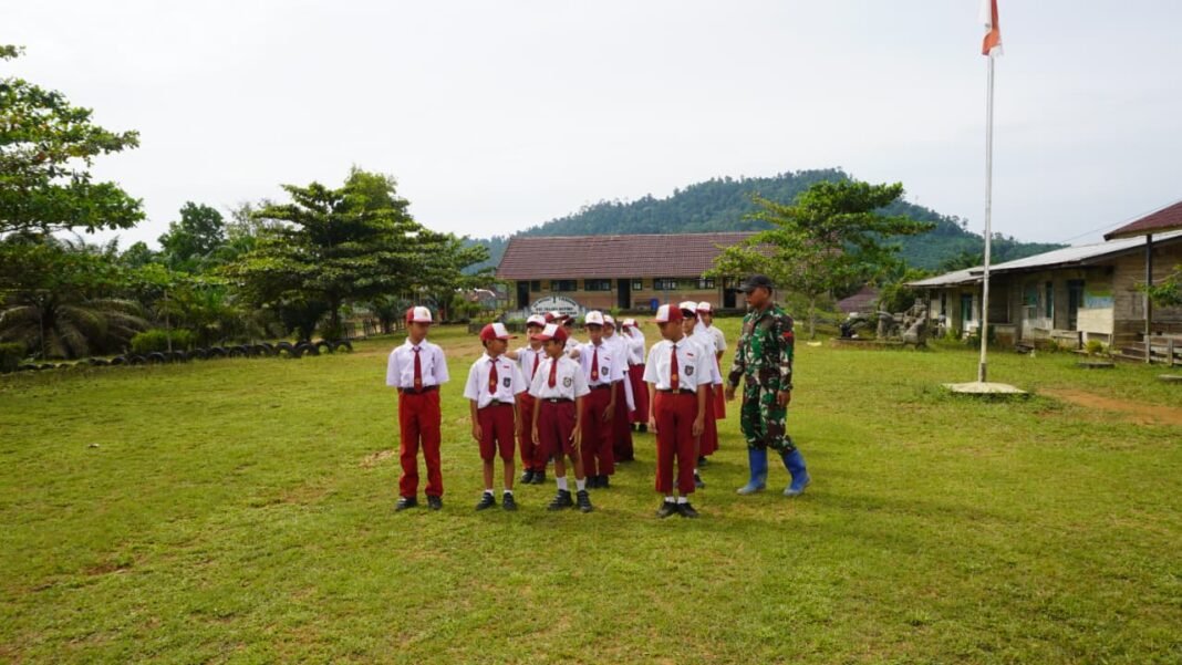 Prajurit TNI Latih PBB Siswa di Desa Terpencil melalui TMMD ke-127