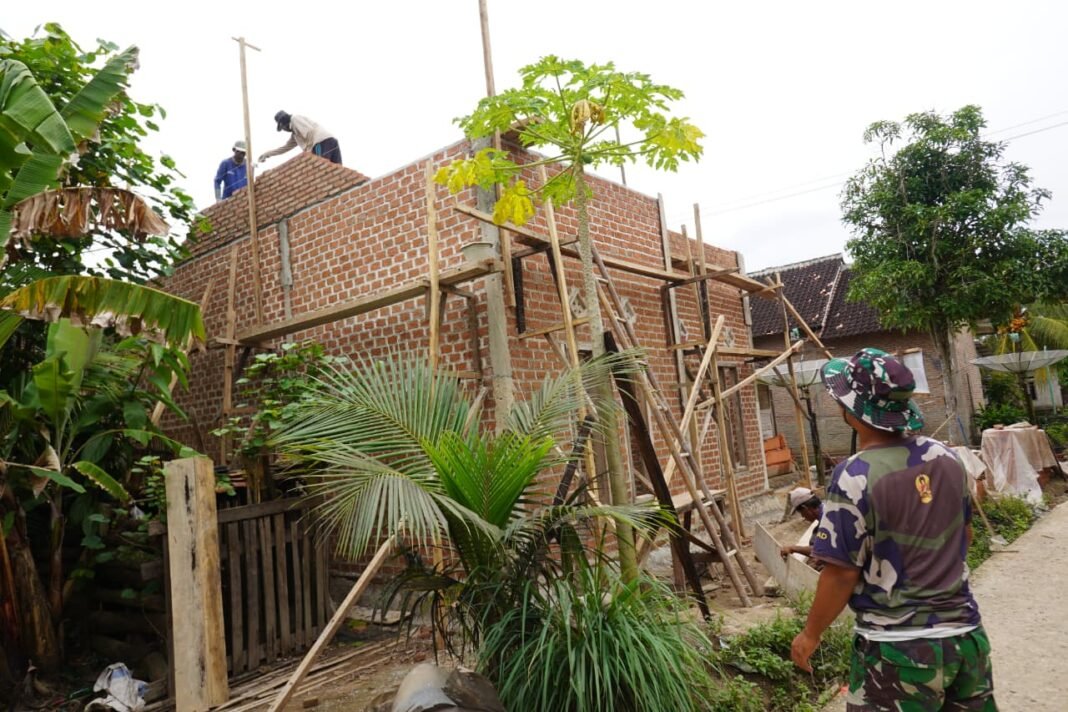 Progres Pembangunan Rumah Bapak Ngadino: Slop Atas dan Kusen Sudah Terpasang