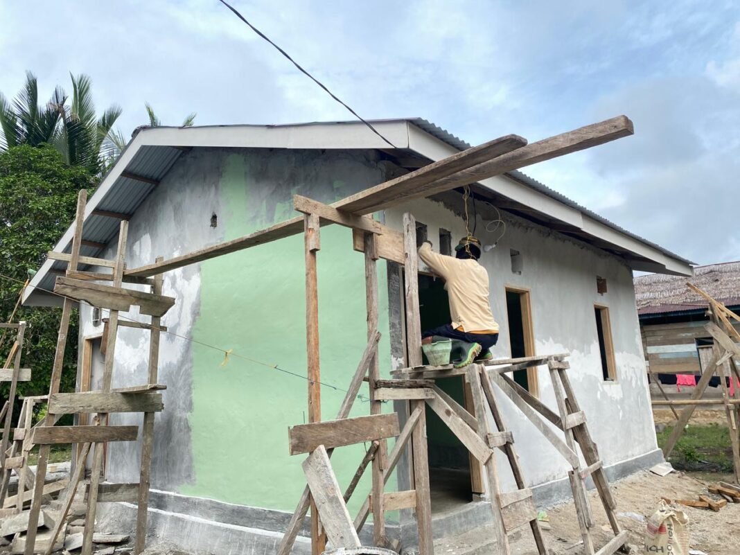 Satgas TMMD ke-127 Kodim 1305/Buol Tolitoli Laksanakan Renovasi RTLH di Dusun Ogomolobu