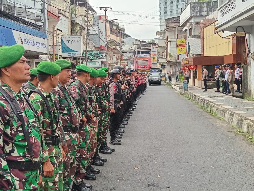 Kodim 1309/Manado Amankan Perayaan Cap Go Meh di Kelenteng Ban Hin Kiong
