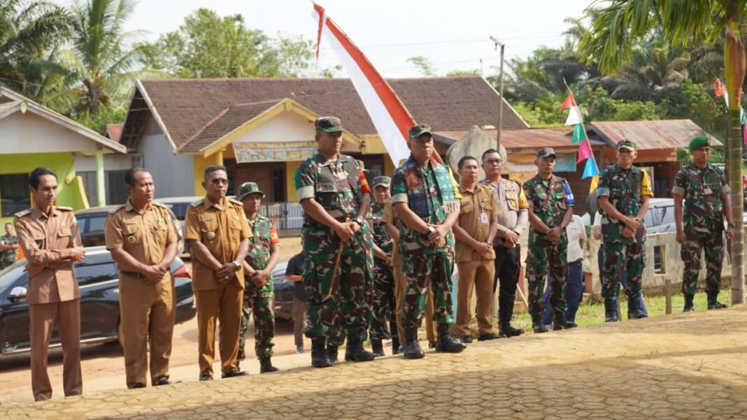 Ritual Budaya Dayak Sambut Tim Wasev TMMD ke-127 di Kotawaringin Timur