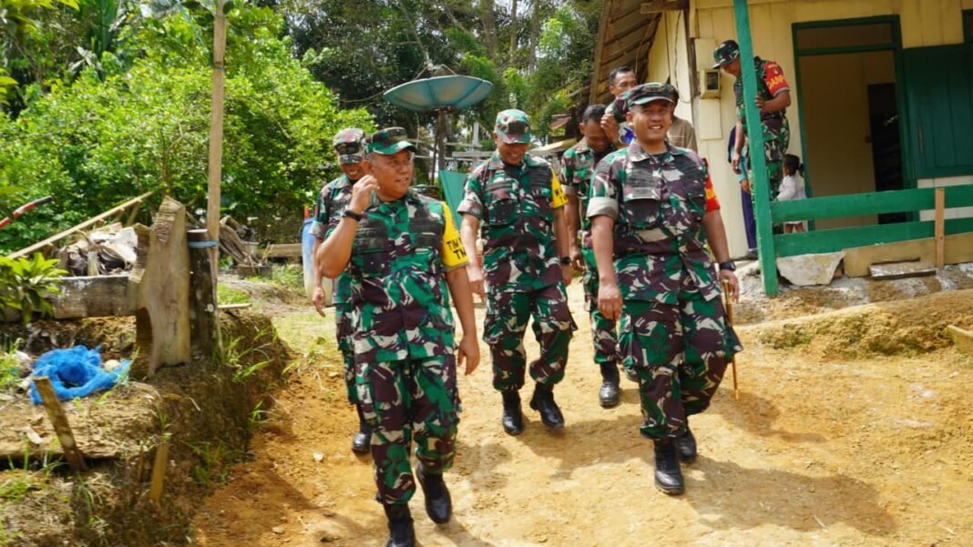 Komitmen TNI: Wasev Berikan Apresiasi atas Progres RTLH dan Infrastruktur TMMD ke-127 di Telaga Antang