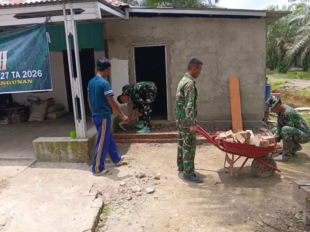 Pembangunan RTLH Ibu Suwarti di Desa Wonosari oleh Satgas TMMD 127 Kodim 0430/BA Berjalan Lancar