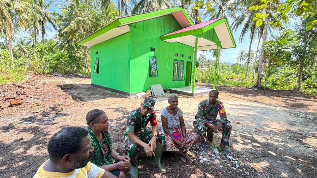 Dandim 1804/Kaimana Jalin Hubungan Dekat dengan Penerima TMMD 127 di Kampung Sisir