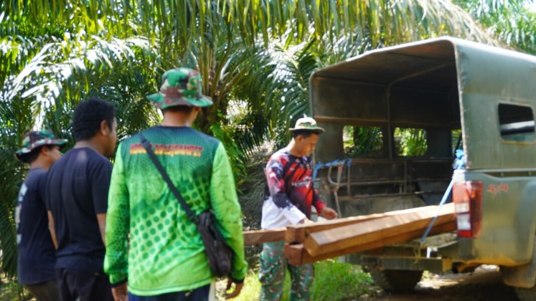 Material Kayu Ulin Tiba, Satgas TMMD 127 Siap Laksanakan Pembangunan Jembatan Perkebunan