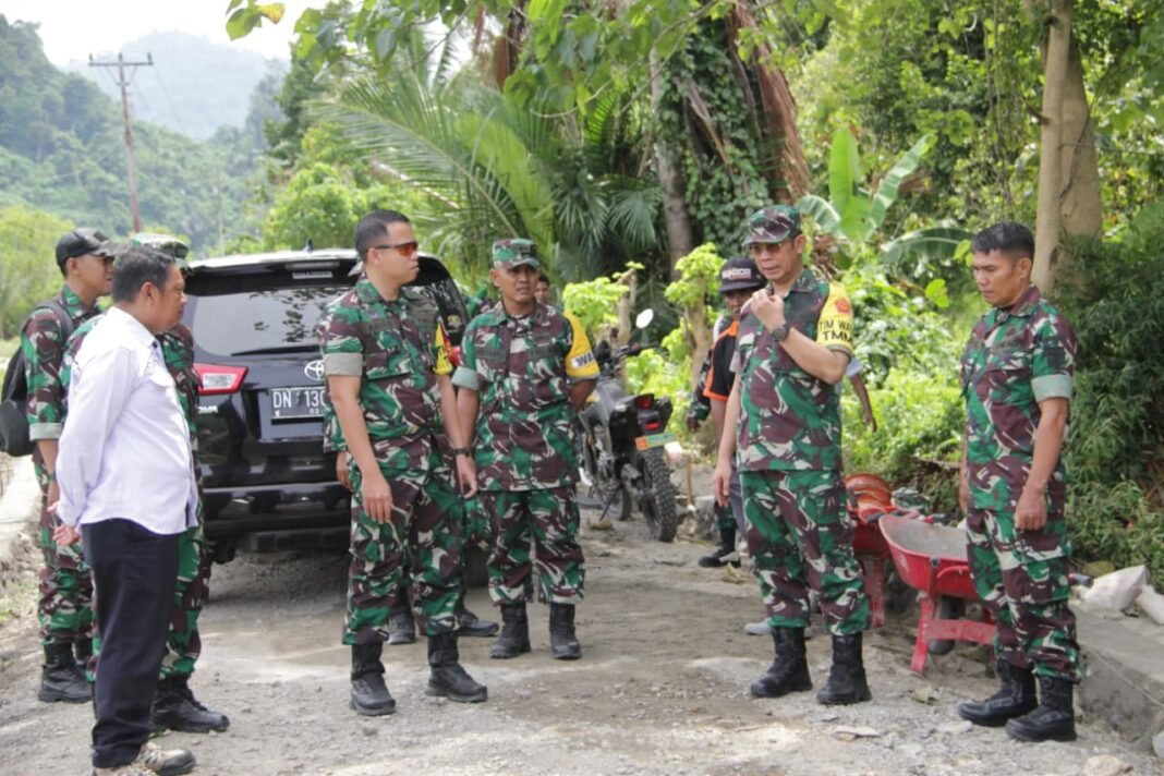 Hadi Purwosubroto Pimpin Tim Wasev Tinjau Progres Pengerasan Jalan di Dusun Ogomolobu