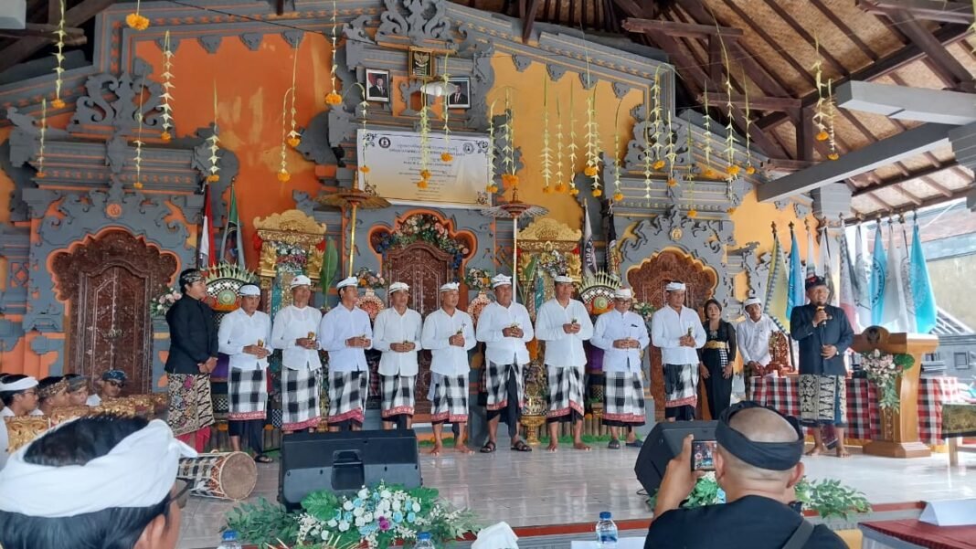 Pengukuhan Jero Bendesa dan Prajuru Adat: Babinsa Lembongan Harapkan Dampak Positif untuk Tradisi Lokal