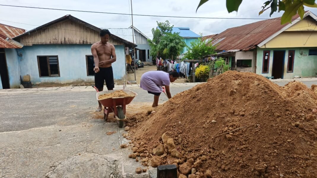 Kemanunggalan TNI dan Masyarakat Terwujud dalam TMMD ke-127 di Kendari