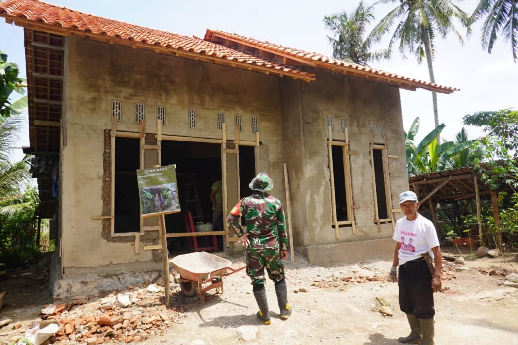 Dinding Rumah Bapak Heri Kokoh Berdiri, TMMD Ke-127 Bawa Harapan Baru