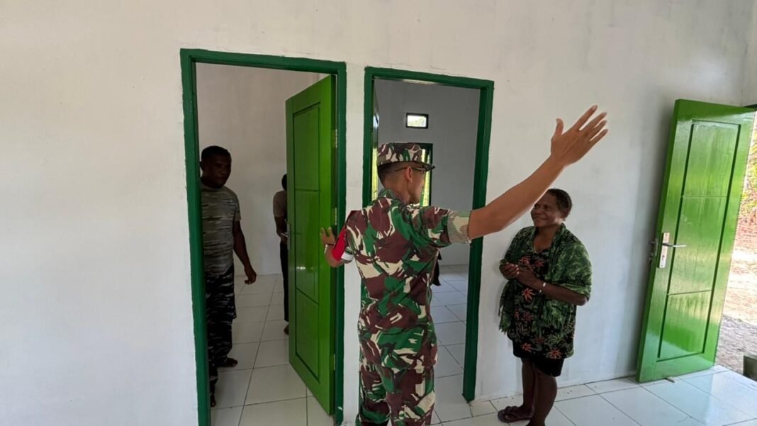 Dansatgas TMMD 127 Tinjau Progres Rumah Penerima Manfaat di Kampung Sisir
