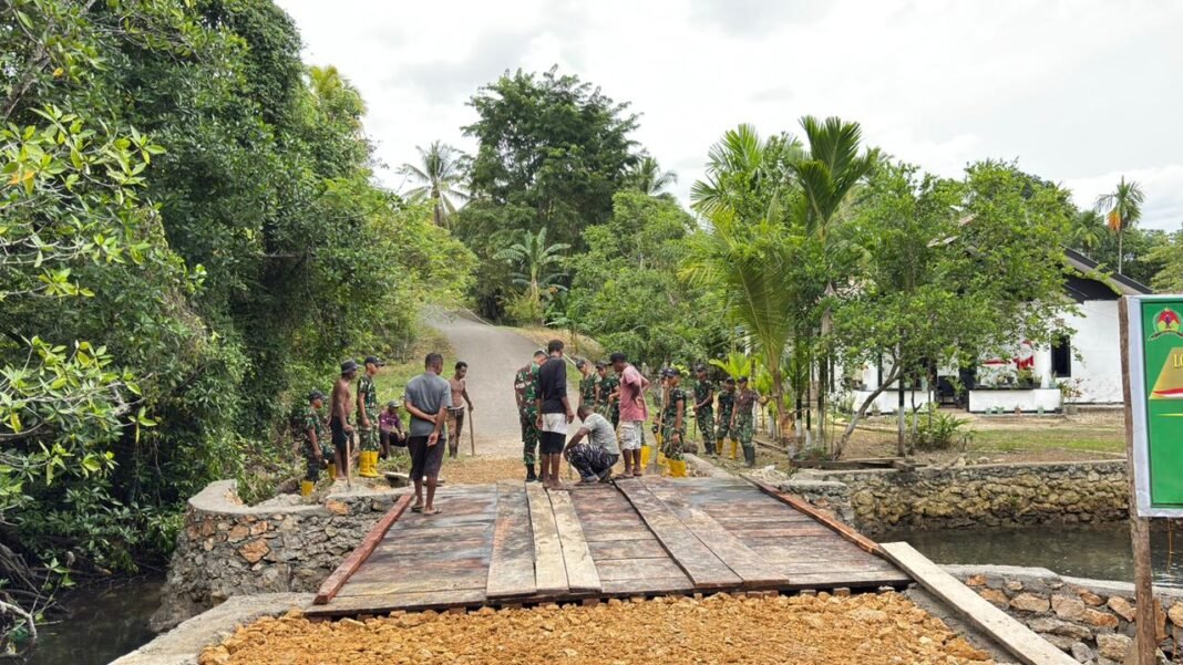 Dansatgas TMMD 127 Kodim 1804/Kaimana Memantau Progres Pembangunan Jembatan di Kampung Marsi