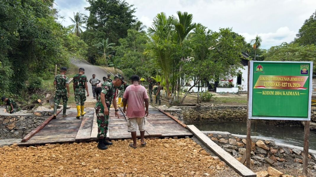 Dansatgas TMMD 127 Kodim 1804/Kaimana Tinjau Pembangunan Jembatan di Kampung Marsi