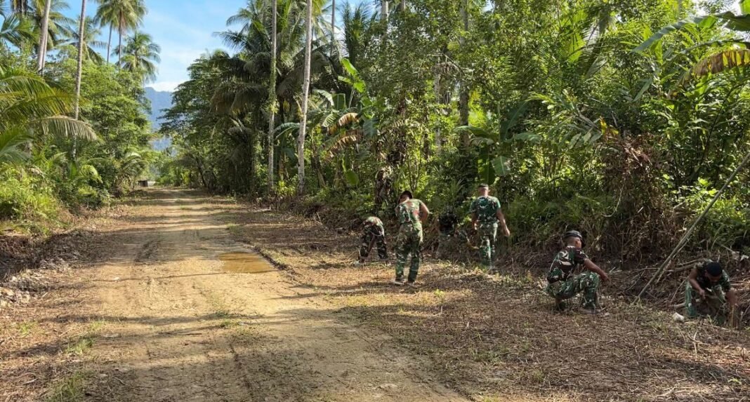 Progres Pembangunan Jalan TMMD di Kampung Marsi Didukung TNI dan Polri