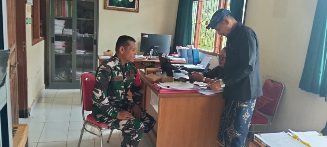 Babinsa Desa Susut Gelar Komsos dengan Aparat Desa untuk Memperkuat Koordinasi Wilayah