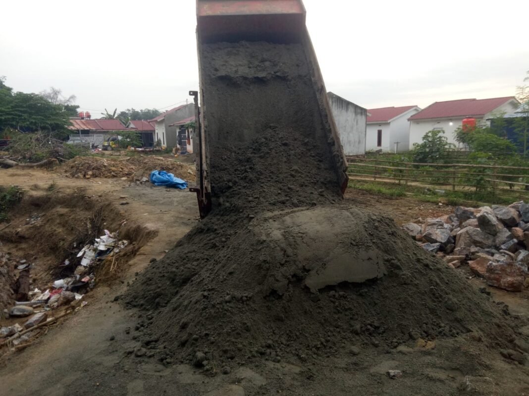 Distribusi Material Penting untuk Mempercepat Pembangunan TMMD 127 di Kendari