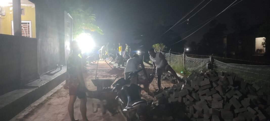 Sinergi TNI dan Masyarakat Dalam Pembangunan Jalan TMMD 127 di Anggoeya