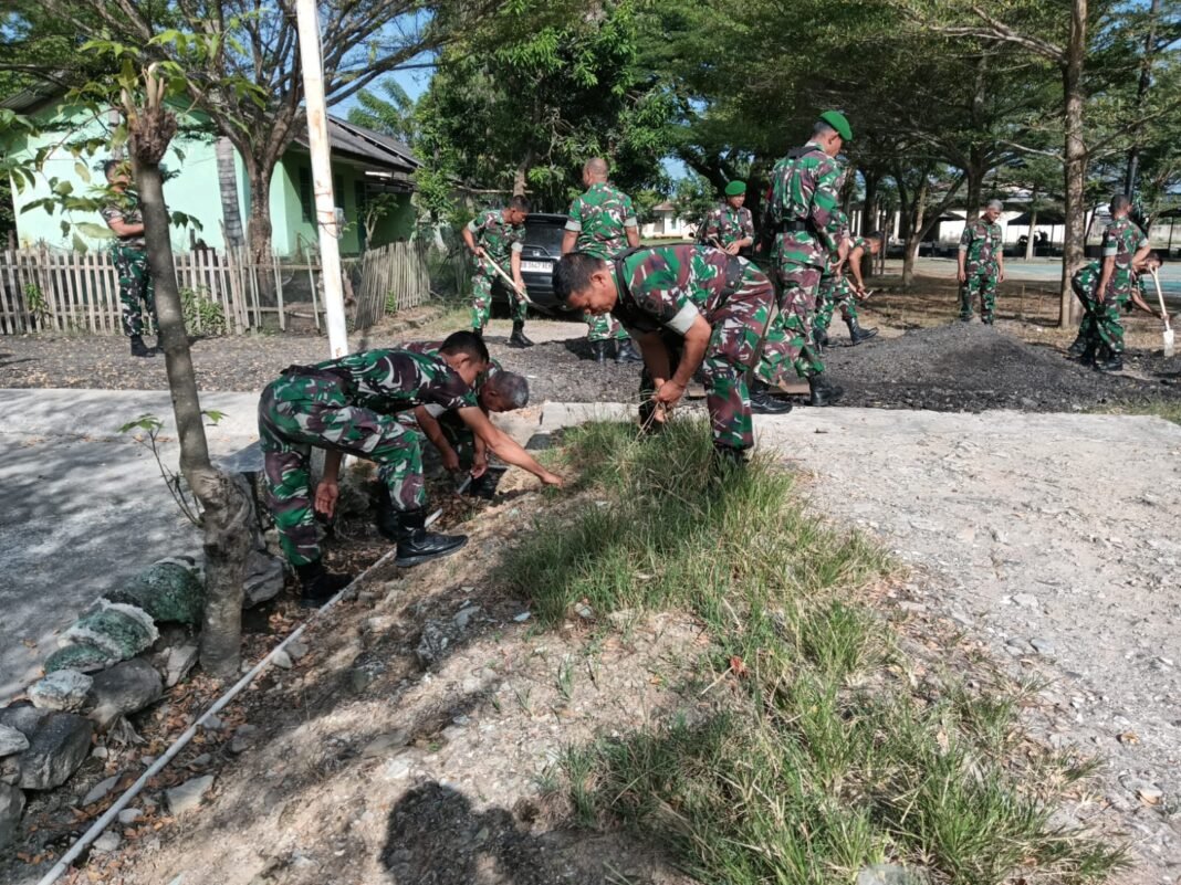 Kodim 1420/Sidrap Melaksanakan Karya Bakti untuk Kebersihan Lingkungan