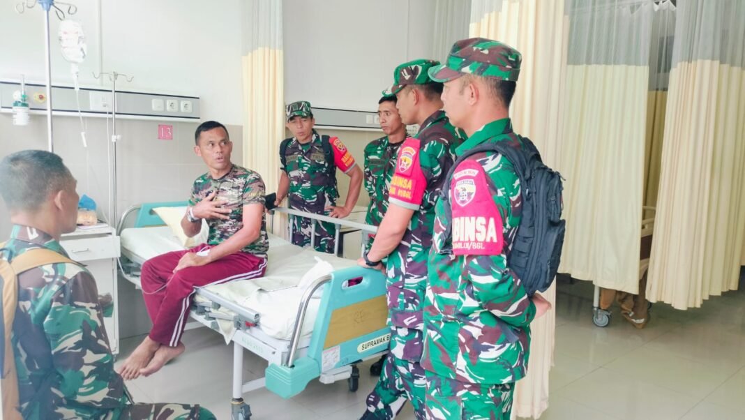 Danramil Bangli Menyempatkan Diri Mengunjungi Anggota yang Sedang Sakit