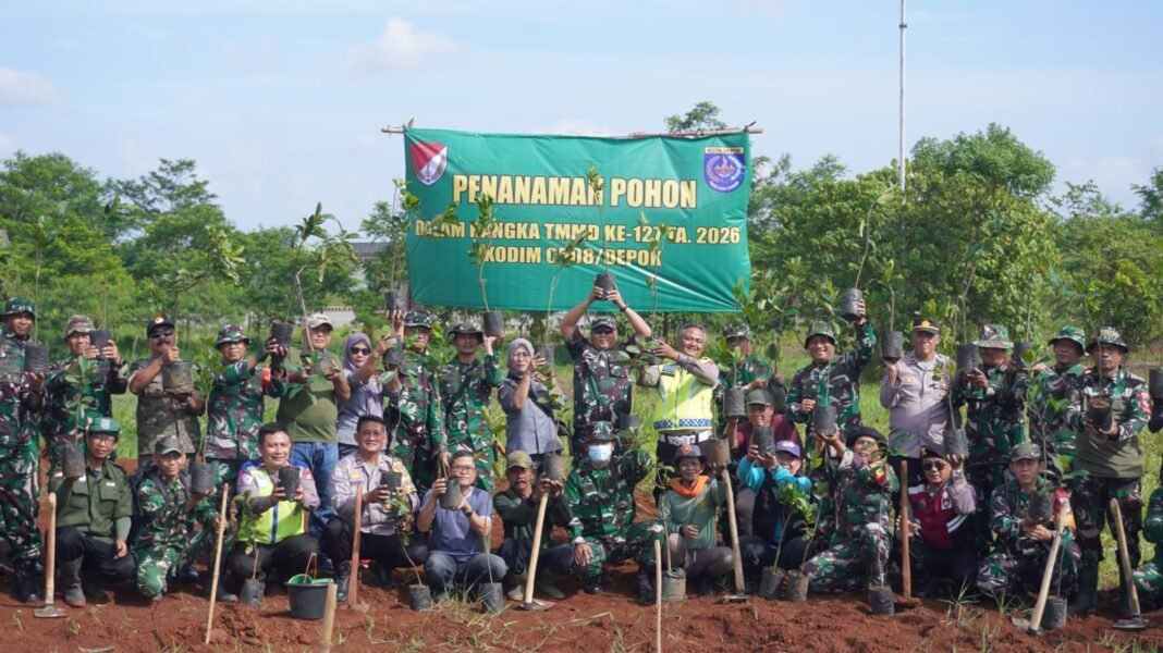 Kolaborasi TNI-Polri dan Warga Depok Gelar Aksi Penghijauan TMMD ke-127 di UIII
