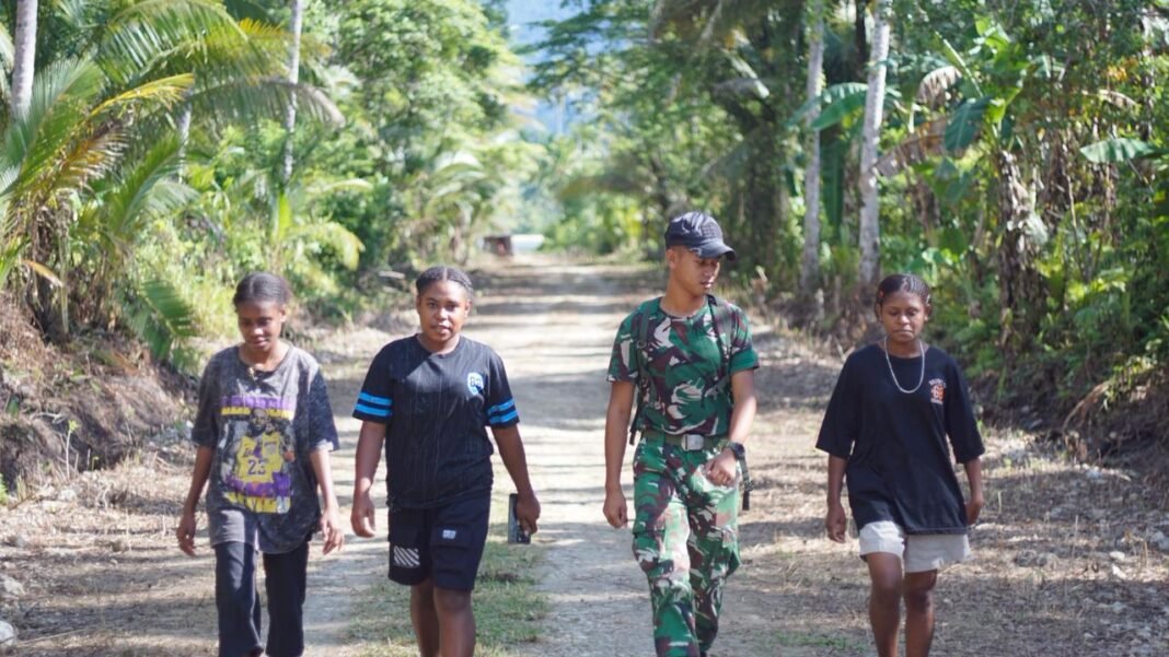 Kodim 1804/Kaimana Sukses Buka Akses Jalan di Kampung Marsi melalui TMMD 127