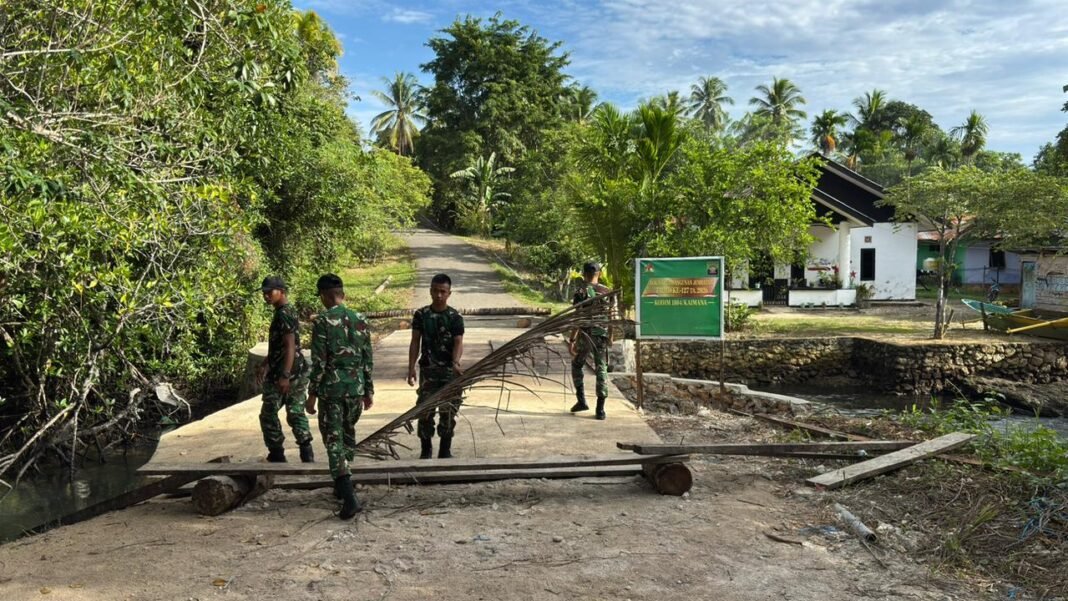 Satgas TMMD 127 Kodim 1804/Kaimana Selesaikan Finishing Perbaikan Jembatan di Kampung Marsi