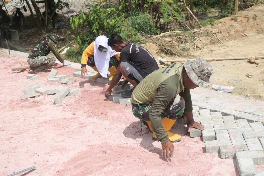 Kodim 1417/Kendari Laksanakan TMMD 127 dengan Pembangunan Jalan Paving Blok di Anggoeya