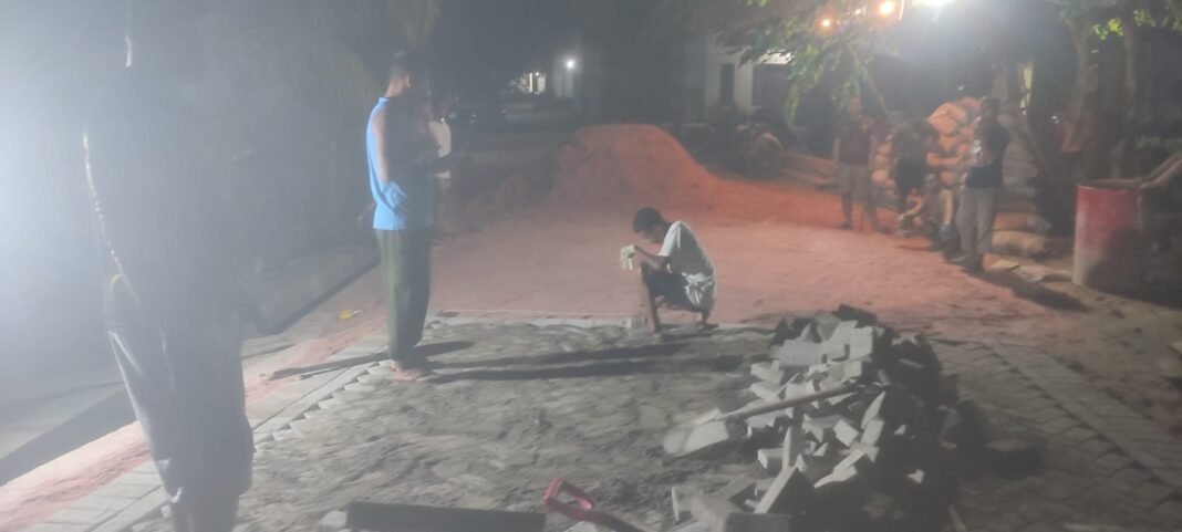 Kerja Sama TNI dan Warga Anggoeya Selesaikan Proyek Jalan Paving Blok