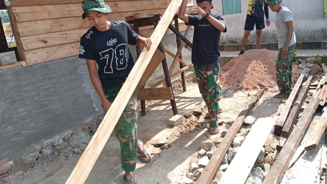 Pembangunan Dapur Layak Huni di Petoaha oleh Satgas TMMD 127