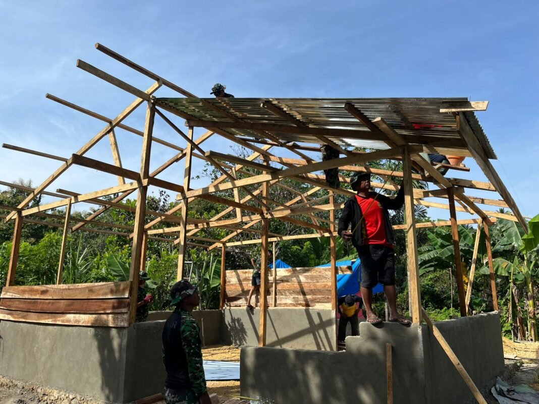 Sinergi TNI dan Warga dalam TMMD 127: Membangun Rumah Layak Huni di Sambuli