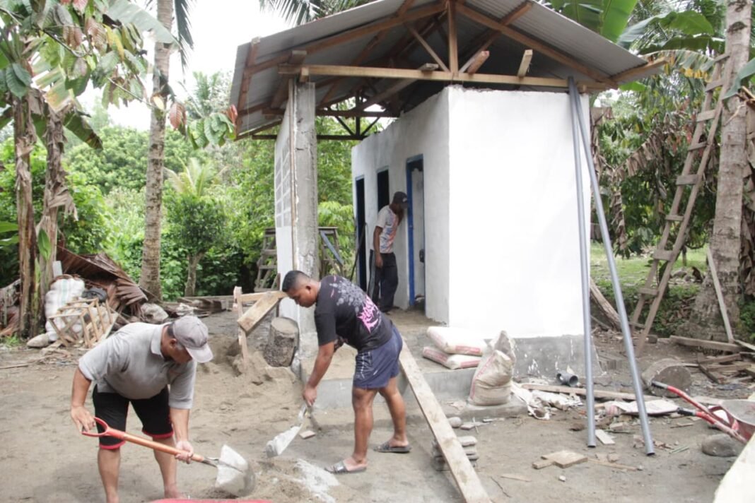 Satgas TMMD ke-127 Kodim 1305/Buol Tolitoli Gencarkan Pembangunan Fasilitas MCK di Desa Oyom