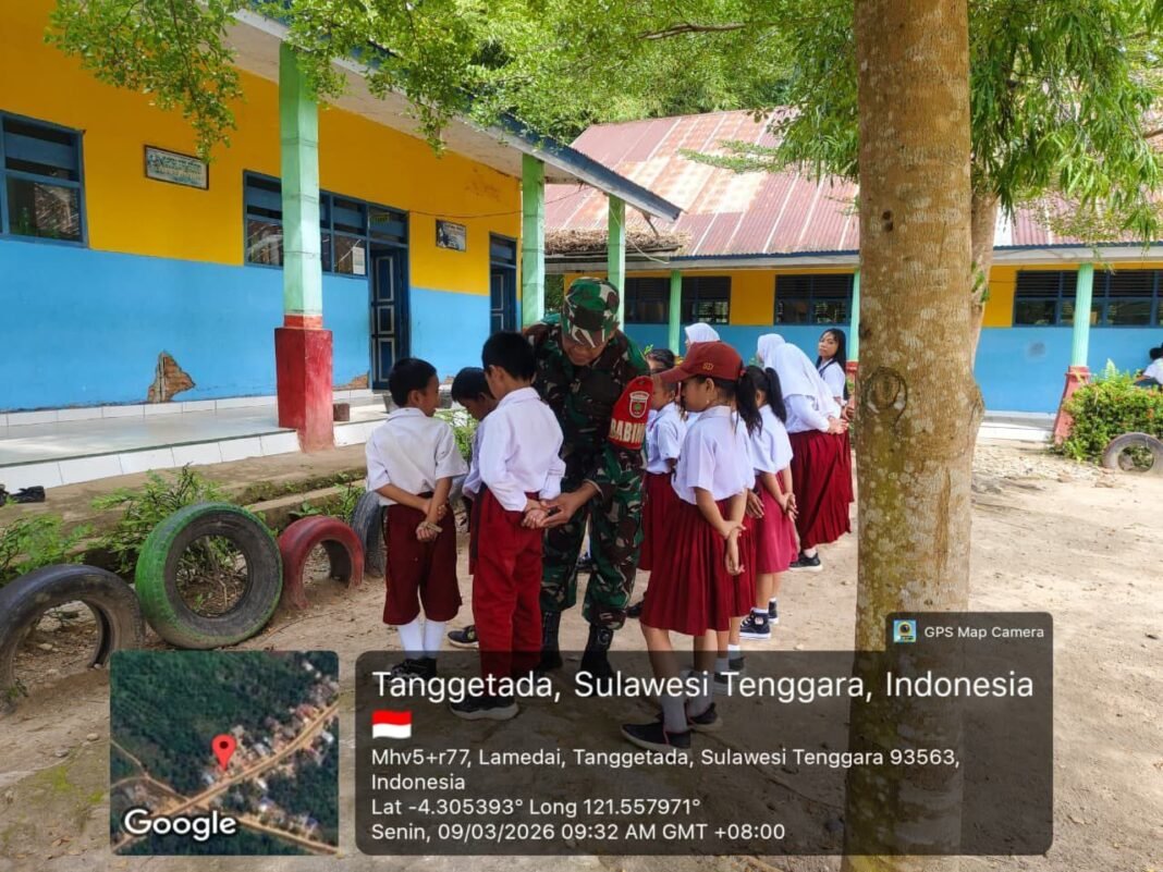 Babinsa Lamedai Perkuat Disiplin Siswa Melalui Pelatihan PBB