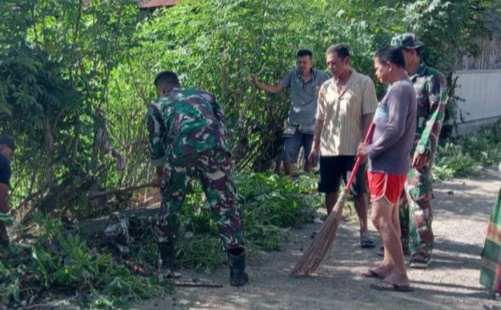 Kegiatan Karya Bakti Anggota Ramil 01/Panca Lautang: Pembersihan Parit dan Pemangkasan Pohon