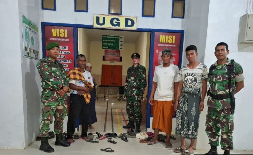 Perkuat Keamanan Wilayah, Danpos Ramil Pitu Riase Terjunkan Patroli Siskamling Bersama Pemuda