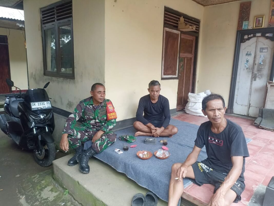 Babinsa Bangbang Gelar Anjangsana untuk Perkuat Hubungan dengan Warga Menjelang Nyepi