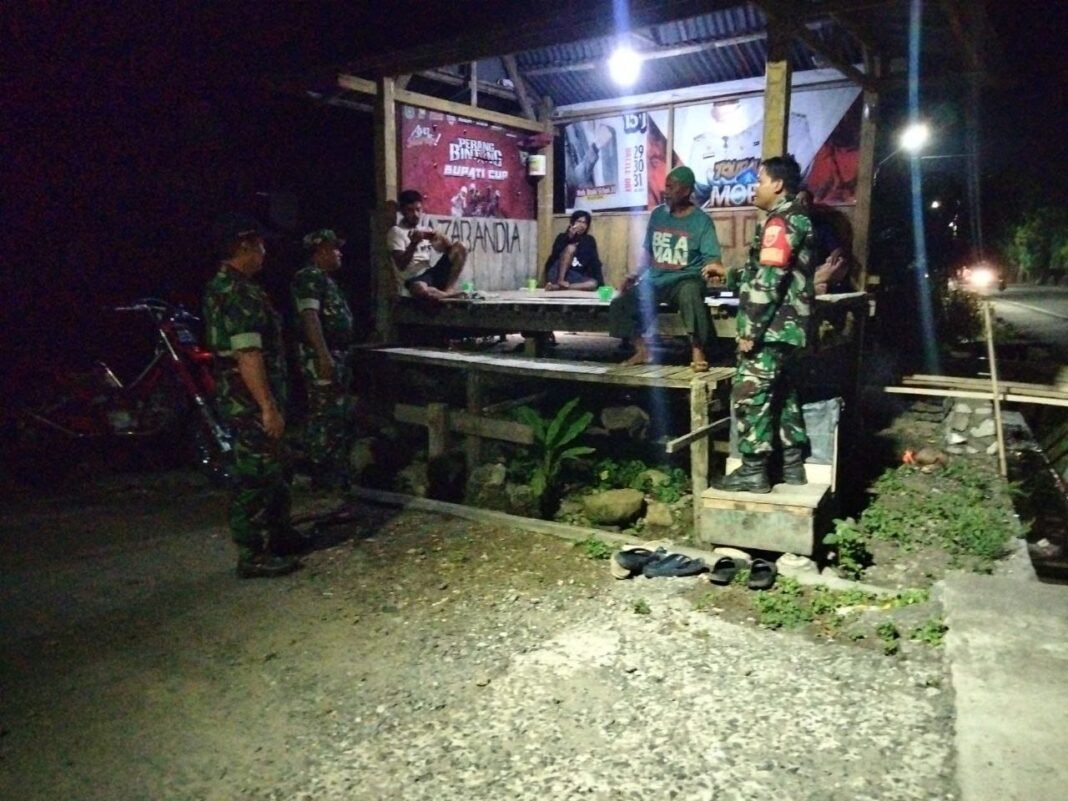 Babinsa Baranti Laksanakan Patroli Siskamling di Desa Passeno untuk Tingkatkan Keamanan
