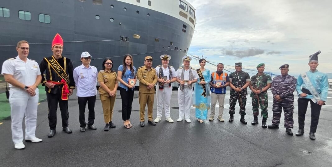 Dandim 1310/Bitung dan Forkopimda Sambut Kapal Pesiar Queen Mary 2 di Pelabuhan Samudera