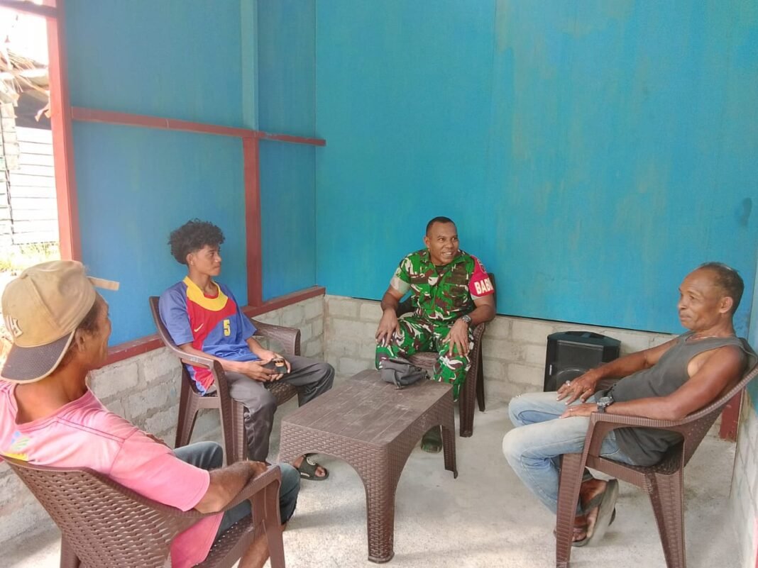 Babinsa Ramil 1512-01/Weda Gelar Komsos untuk Tingkatkan Toleransi Umat Beragama di Bulan Ramadhan