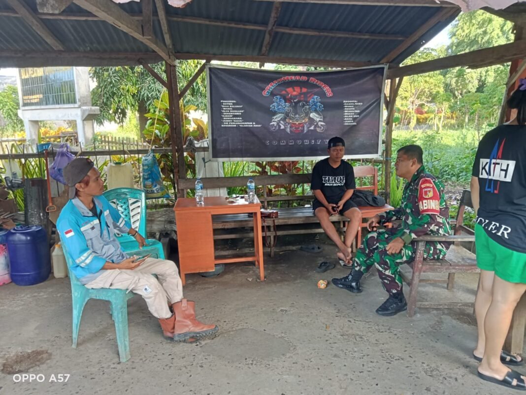 Sinergi TNI dan Warga dalam Kegiatan Komsos di Desa Kalasey Satu