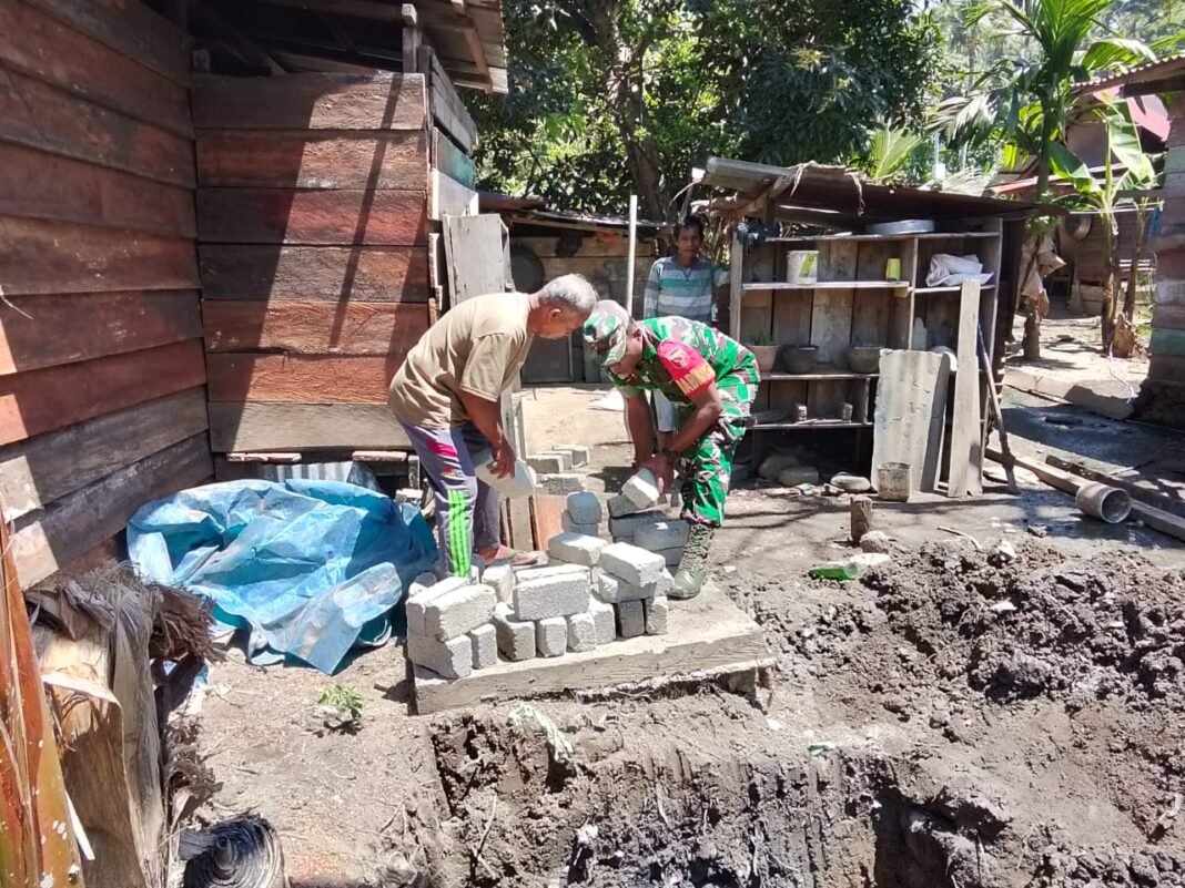 Babinsa Koramil 1512-01/Weda Perkuat Kebersamaan Melalui Pembuatan Septic Tank
