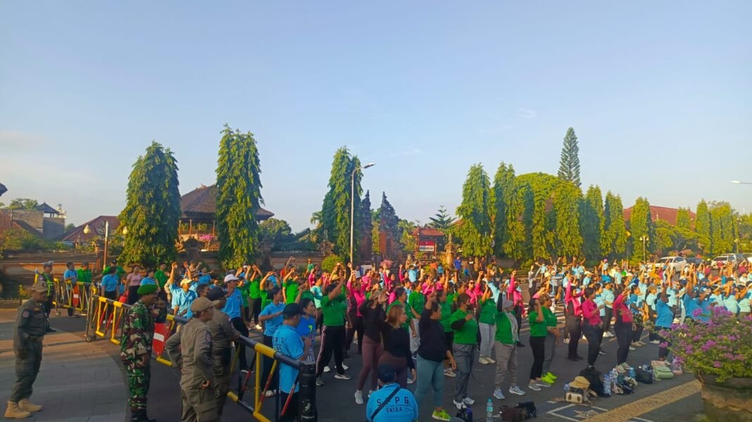 Pengawalan TNI Saat Jalan Sehat, Dandim Klungkung: TNI Selalu Siap untuk Masyarakat