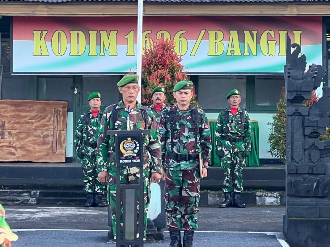 Kodim 1626/Bangli Laksanakan Upacara Pengibaran Bendera, Kasdim Tekankan Pentingnya Nasionalisme