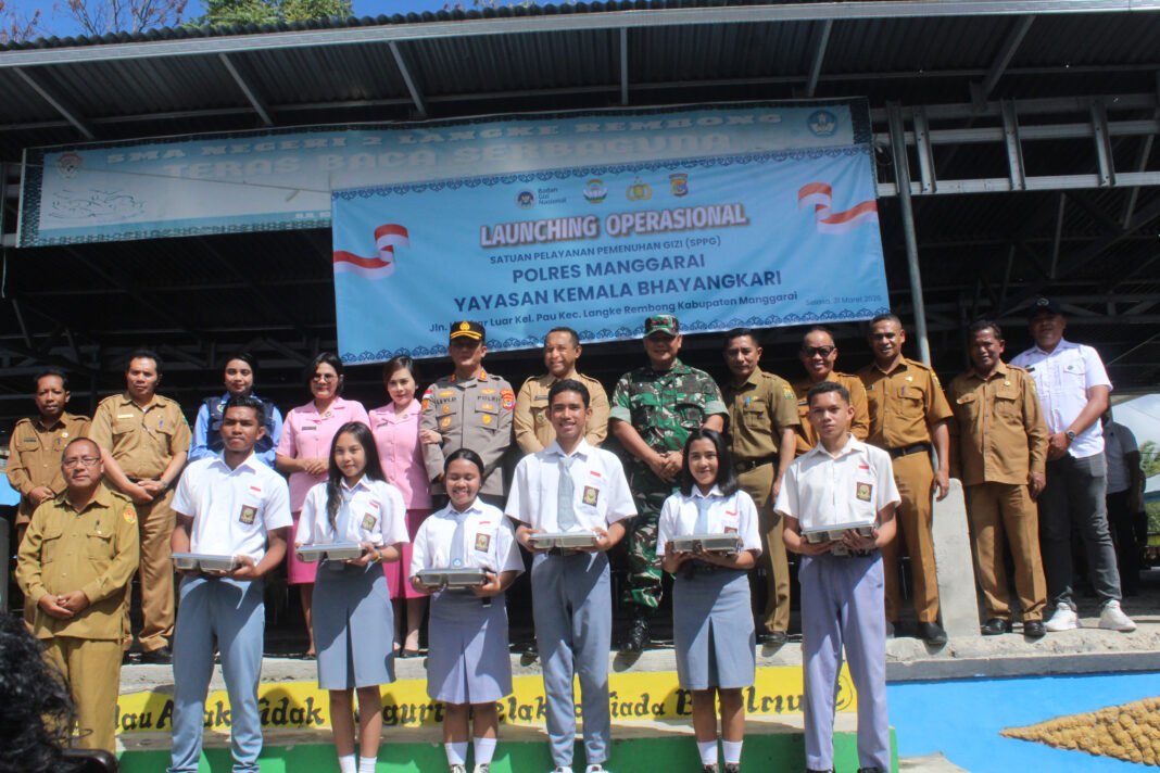 Dandim 1612/Manggarai Ikut Sukseskan Peluncuran Program Makan Bergizi Gratis di SMAN 2 Langke Rembong