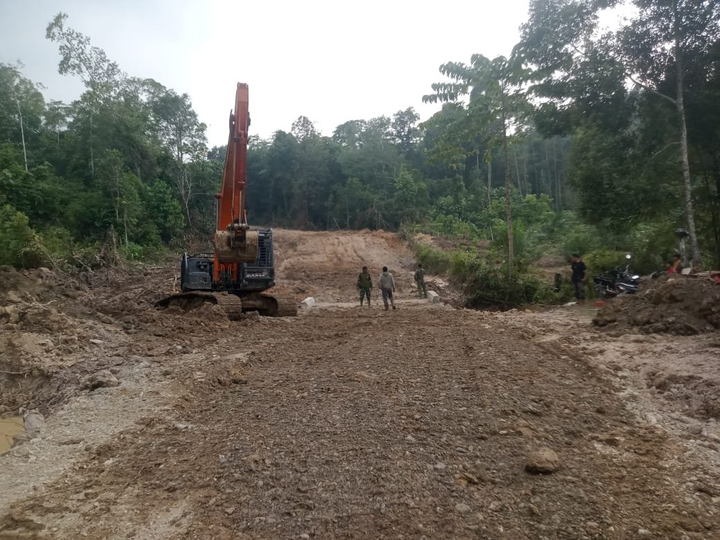 Jalan Penghubung Desa Kian Mantap