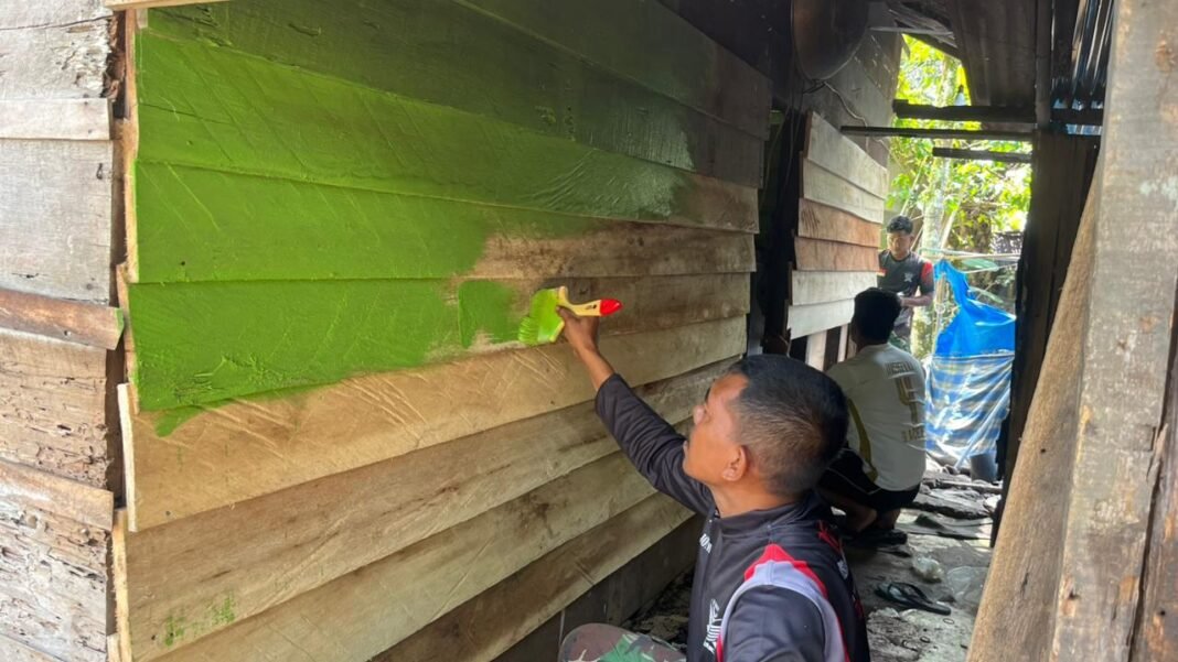 Rumah Kayu, Semangat Baja Satgas dan Warga